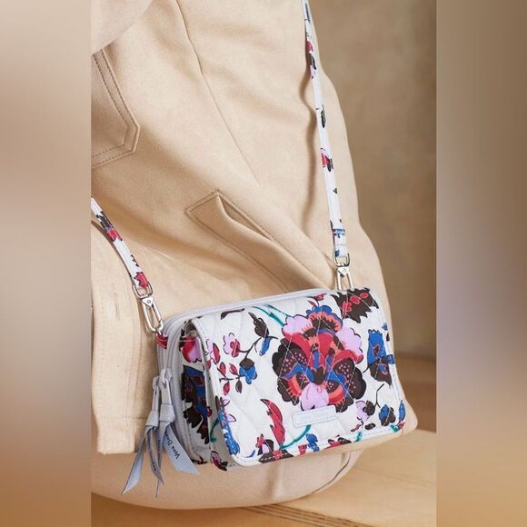 Vera Bradley RFID 3 in 1 Vineyard Floral Ultralight Quilted Cotton Crossbody Bag - Picture 1 of 17